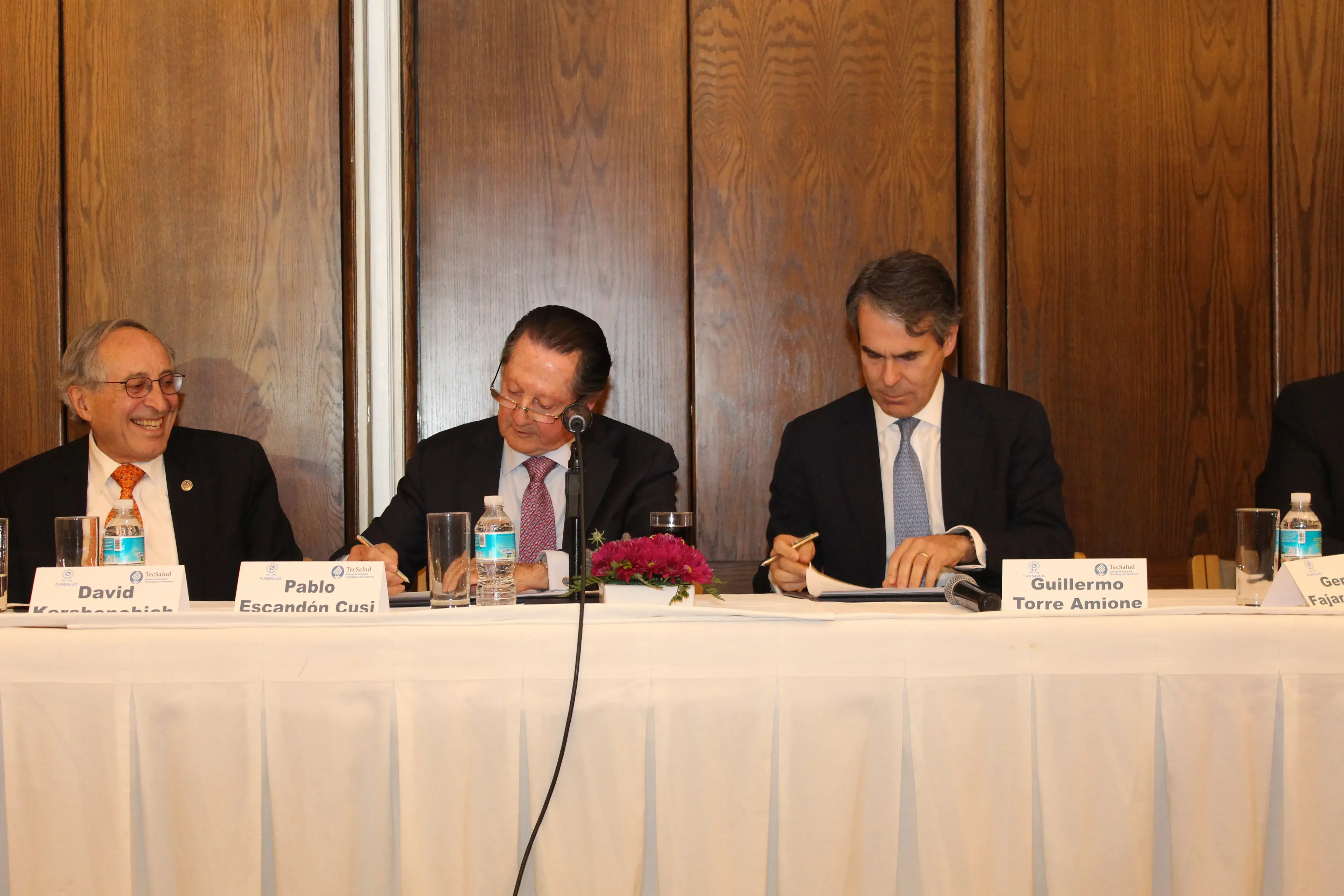 TecSalud y FUNSALUD firman convenio de colaboración