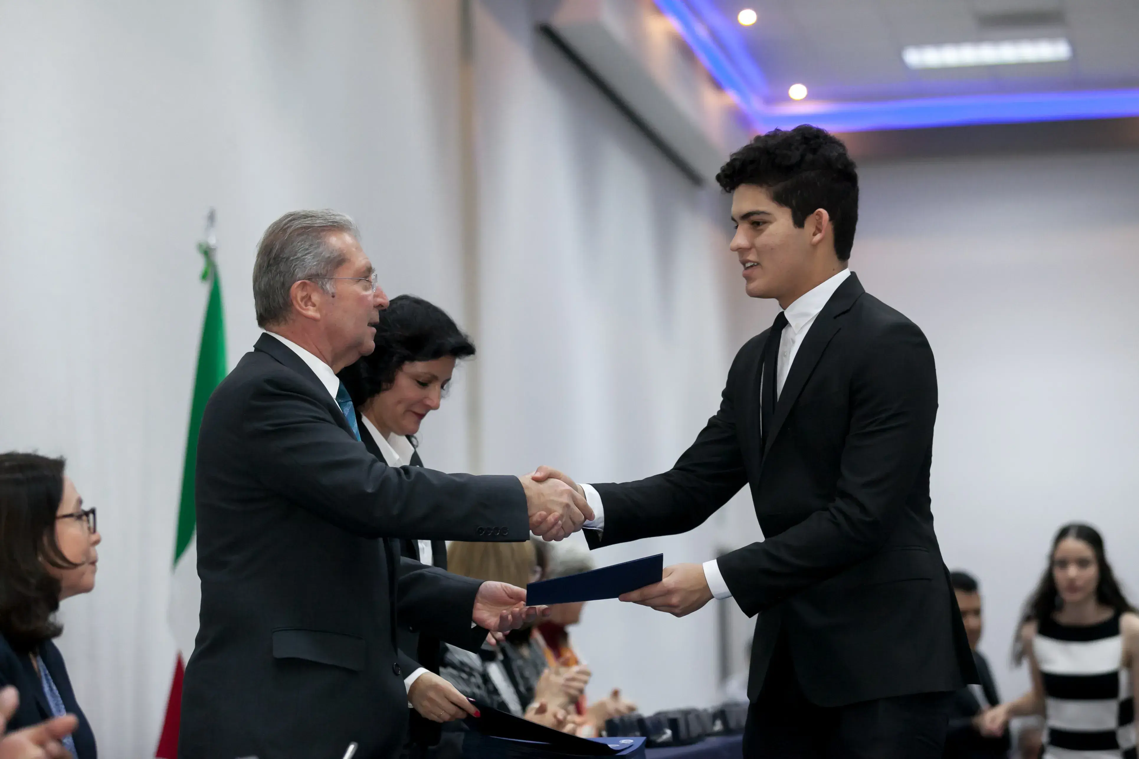 Entrega de reconocimientos a nuestros alumnos y profesores 