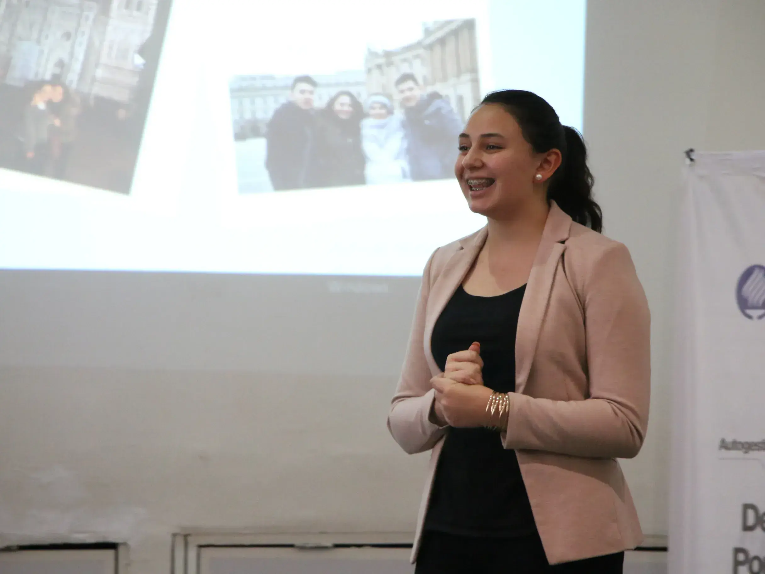 alumno exponiendo 