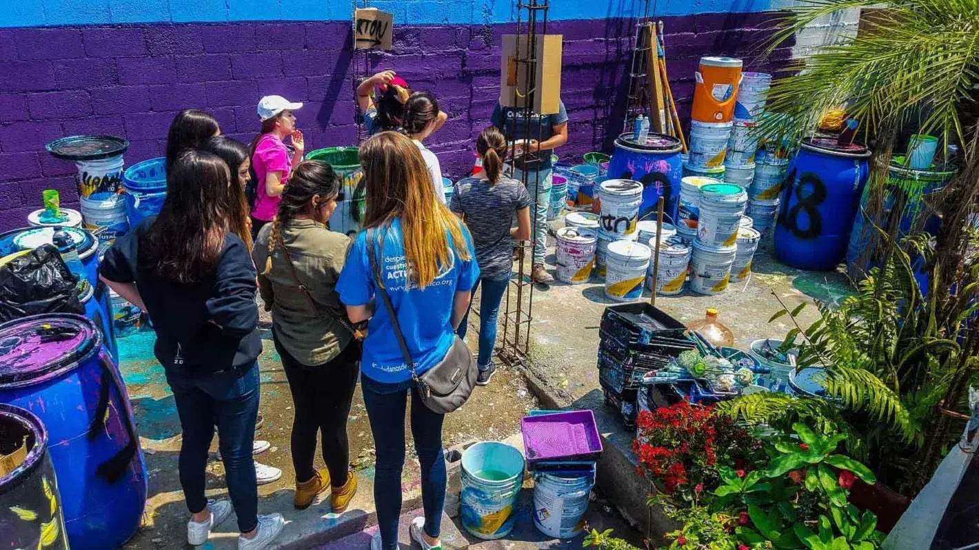 En la obra se usaron  9 mil litros de pintura.