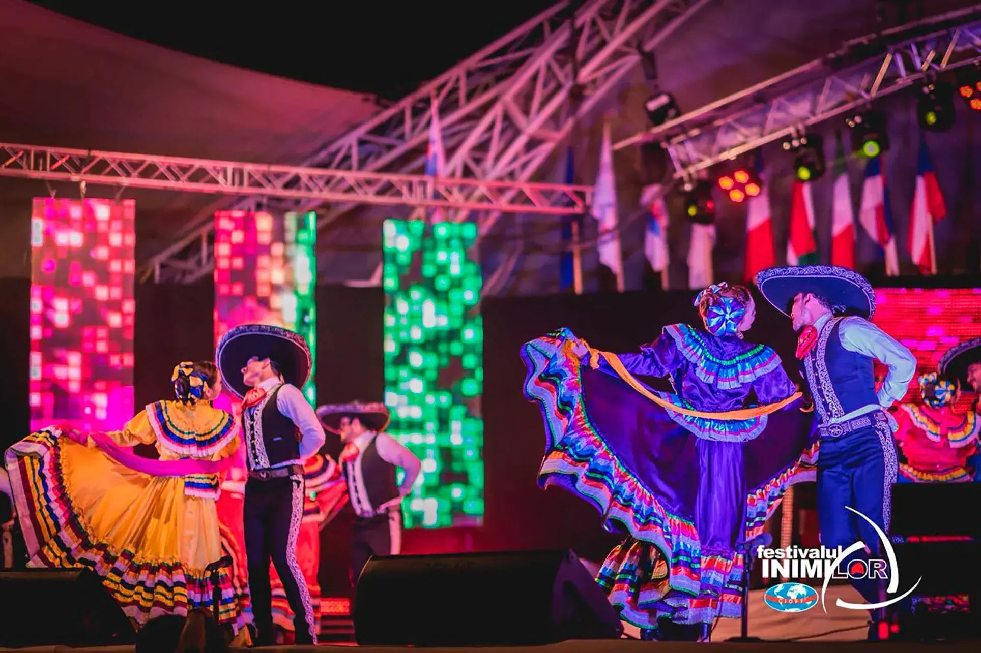 Mexicanos bailando folclore en Europa