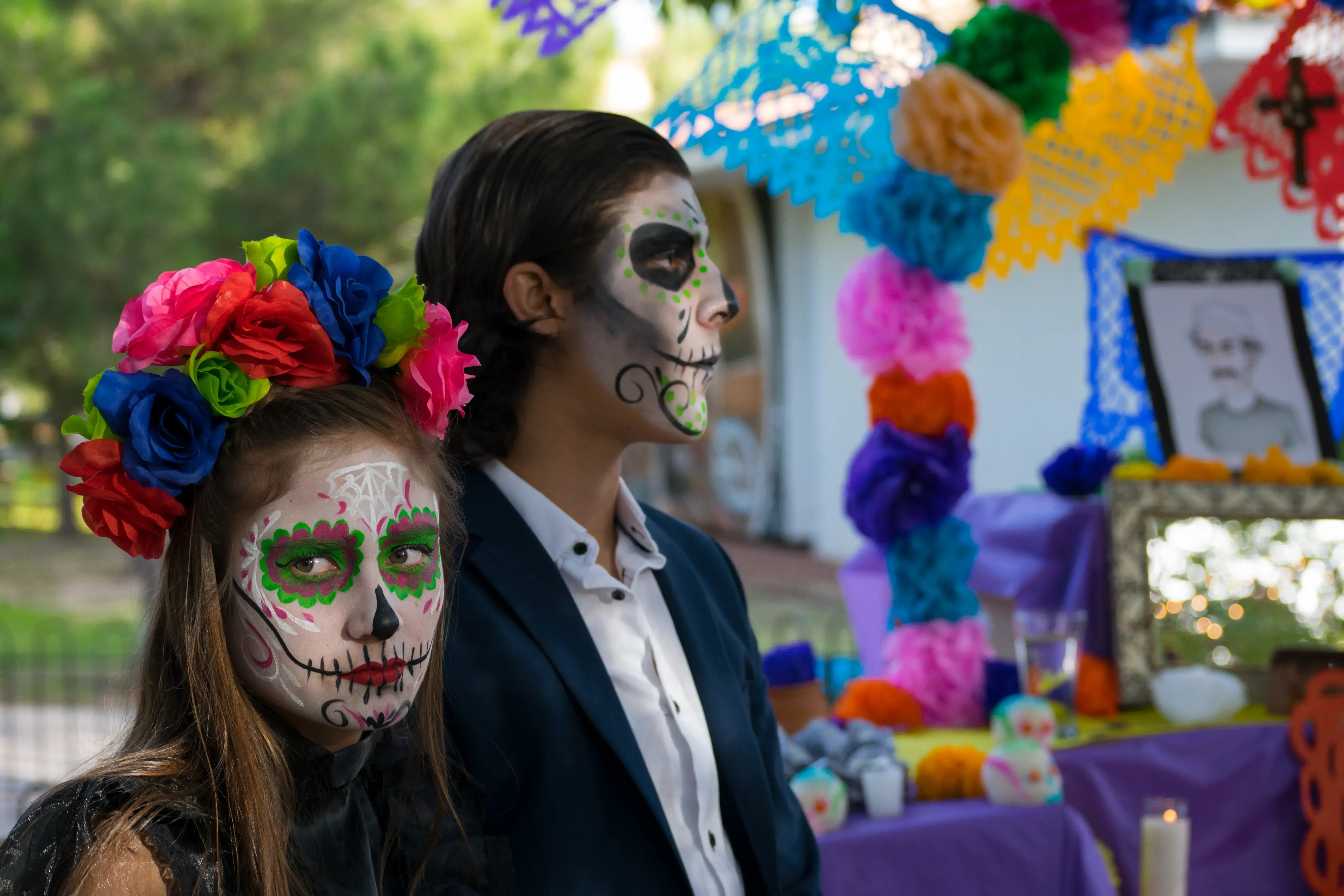 Alumnos festejando el día de muertos
