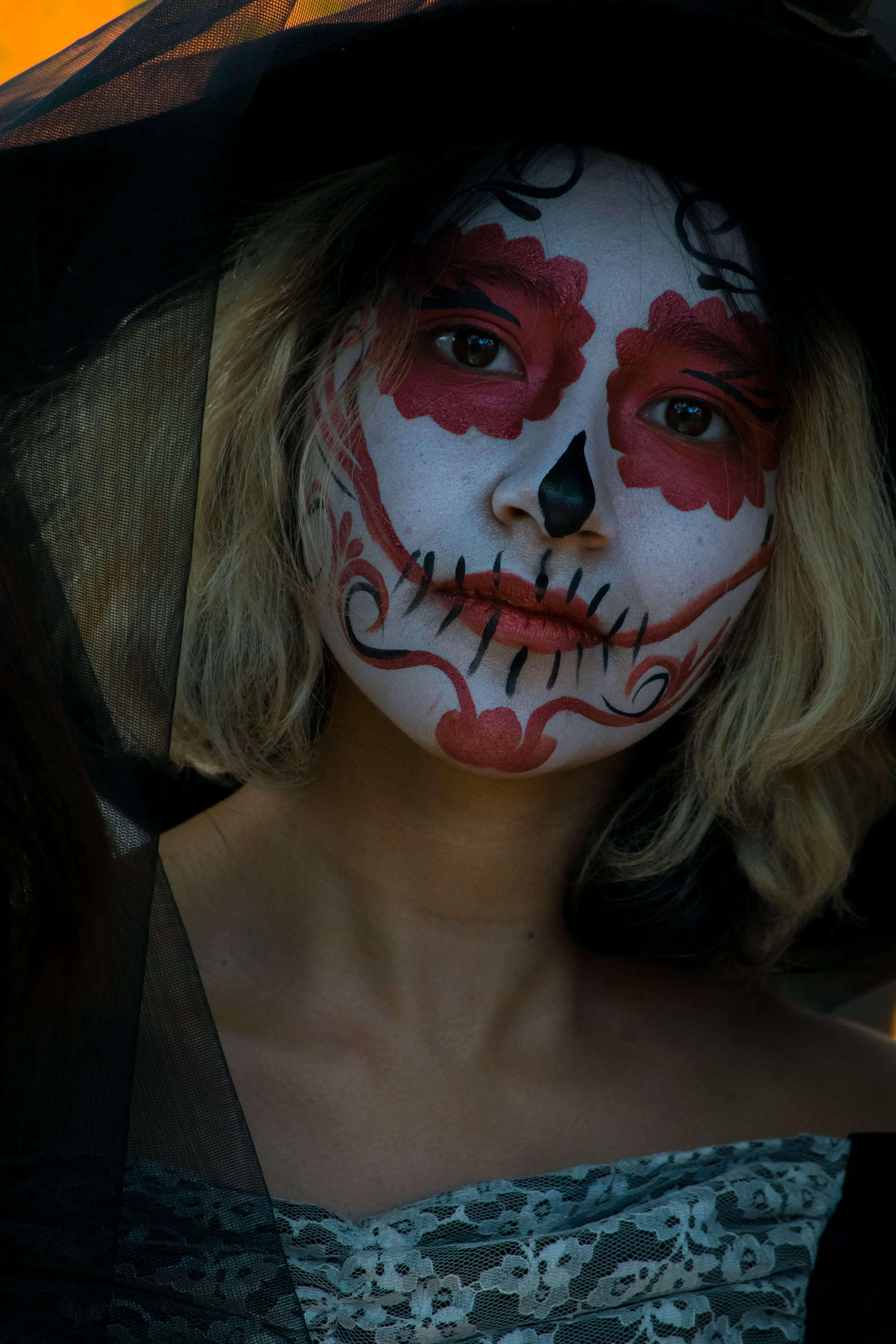 Alumnos festejando el día de muertos