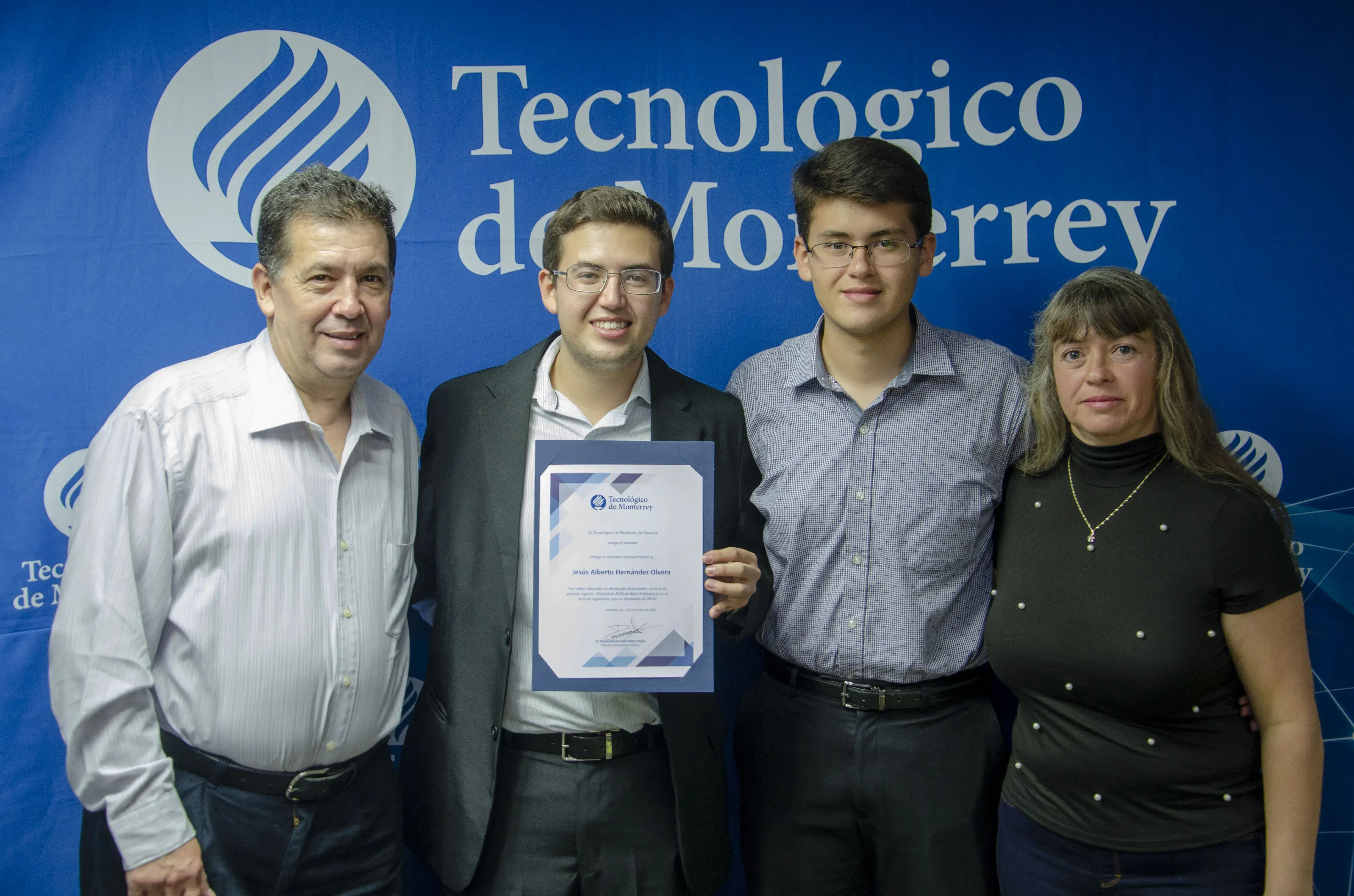 Reconoce Tec Veracruz a los mejores estudiantes del año (fotogalería)
