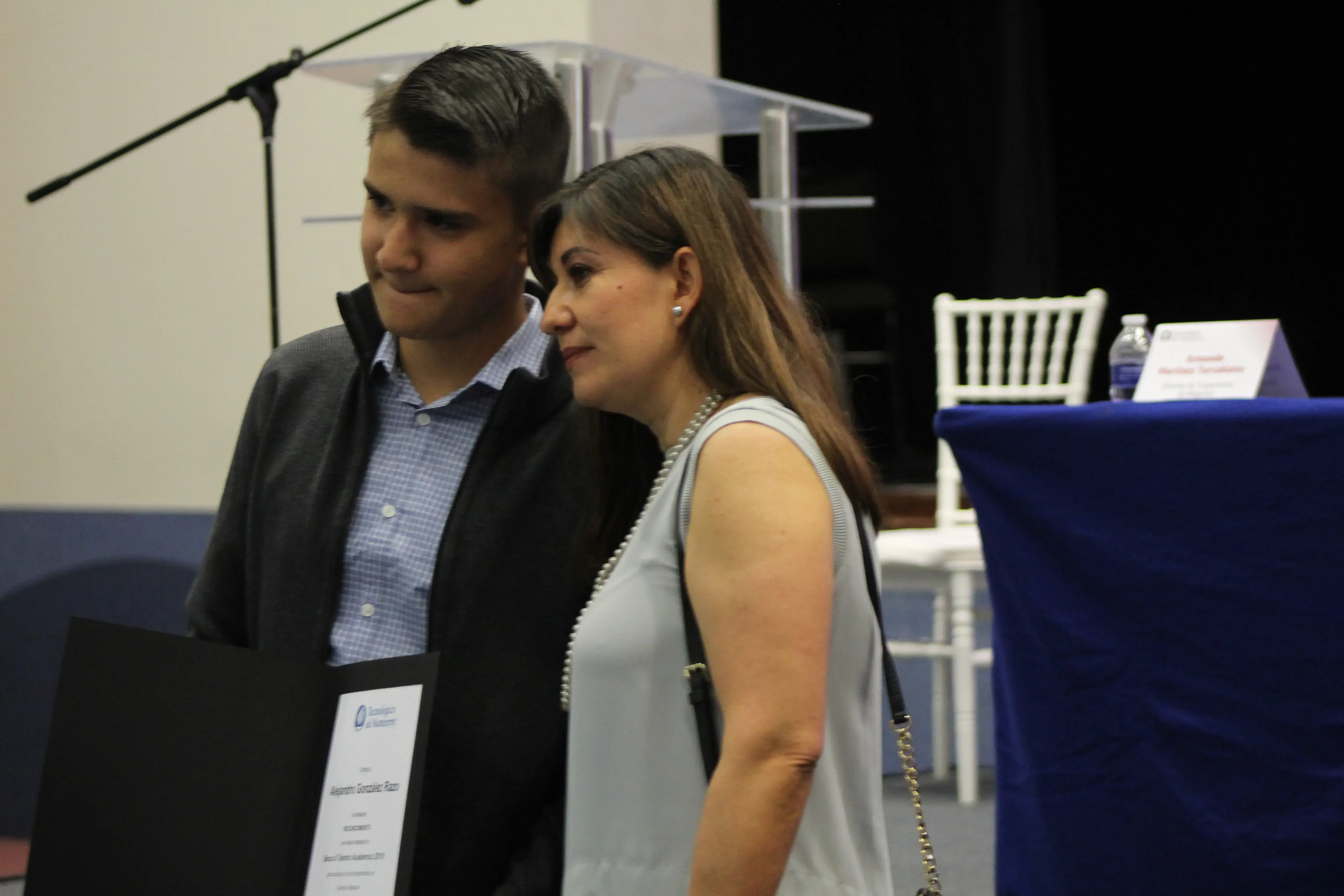 Entrega de Beca al Talento Académico 10