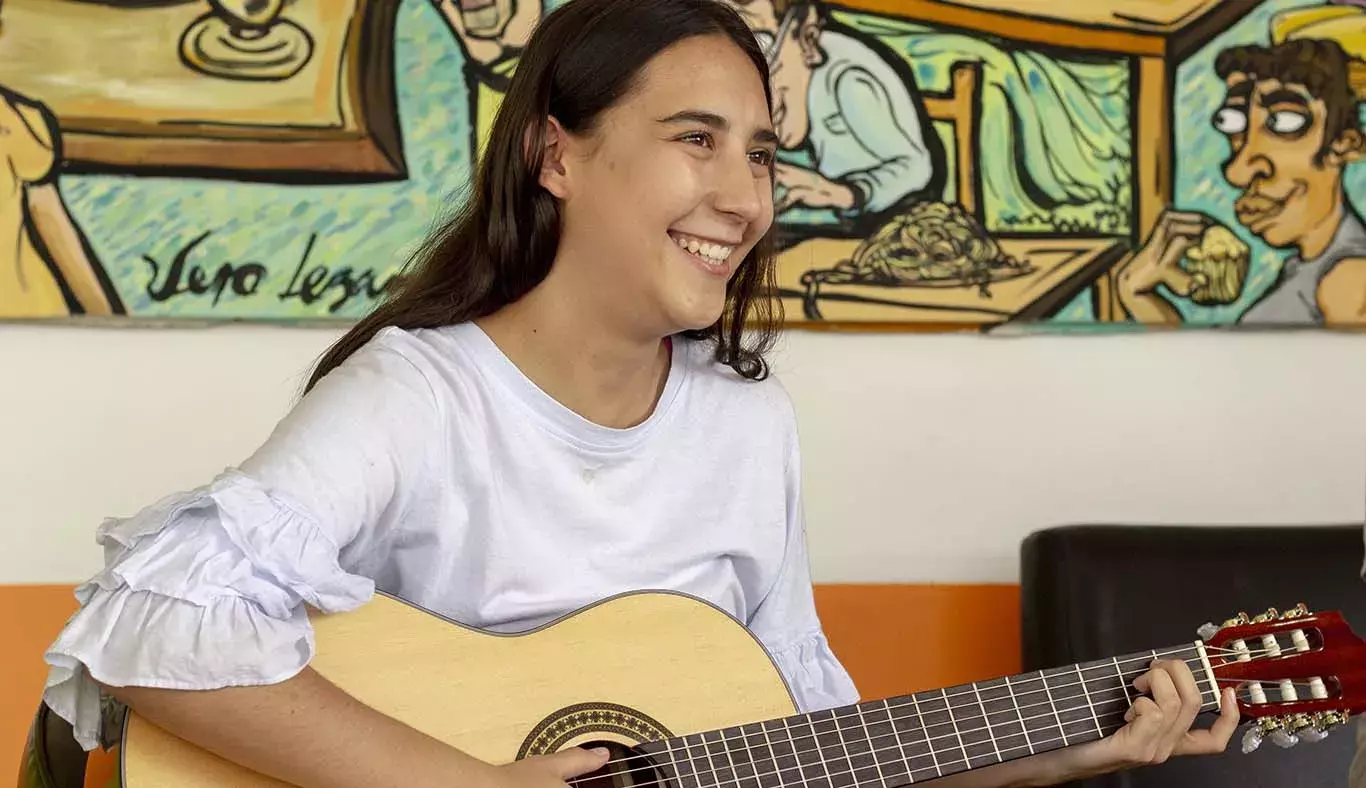 You can find this type of guitar at the Veracruz campus.