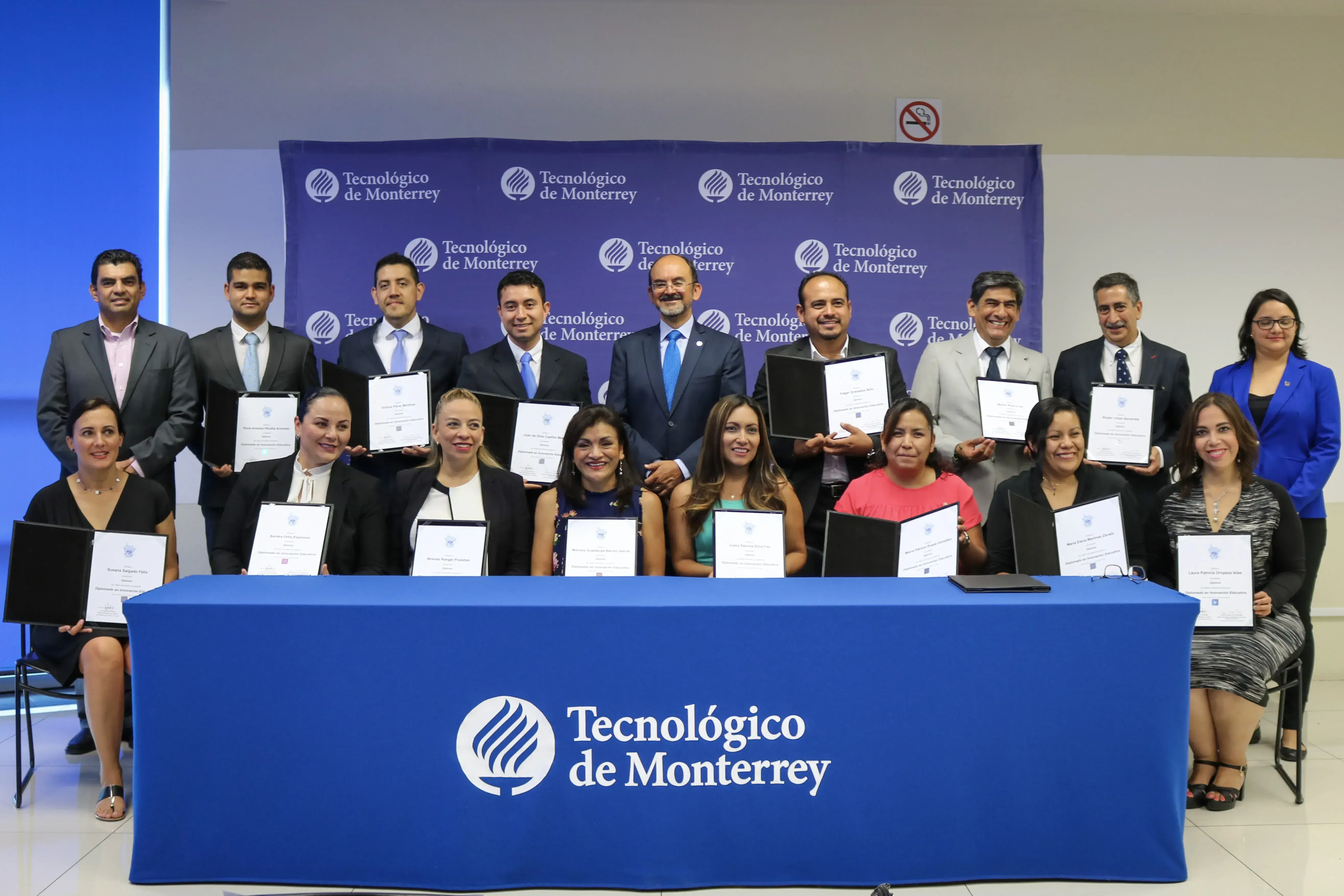 Todos los alumnos graduados