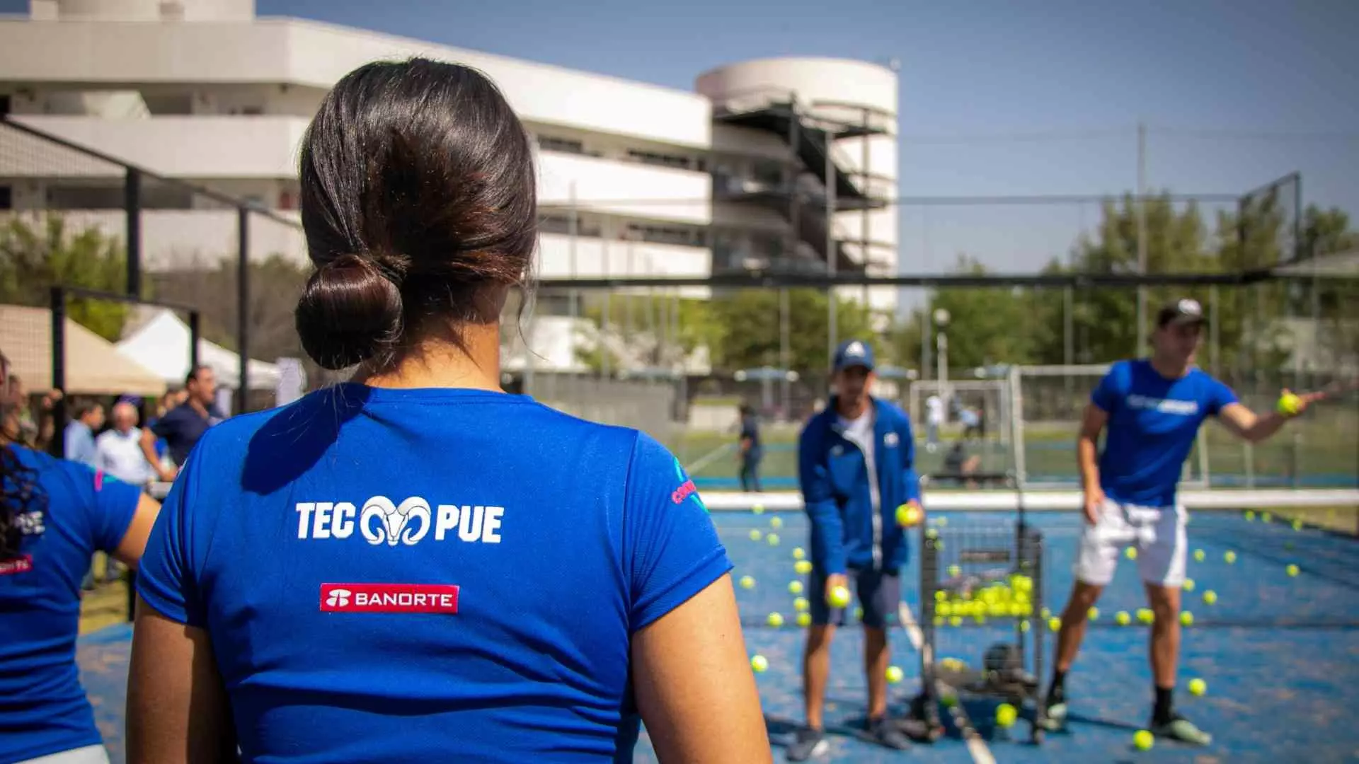 Clínica de pádel en campus Puebla