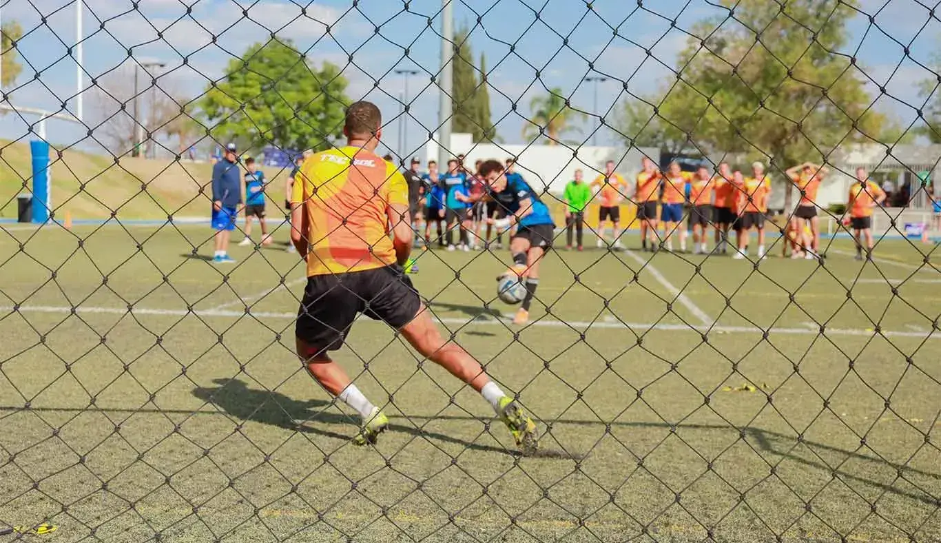 Portero defendiendo su portería