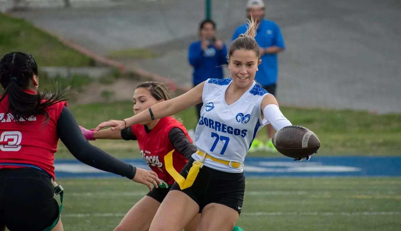 Corredora del equipo mayor femenil de tochito