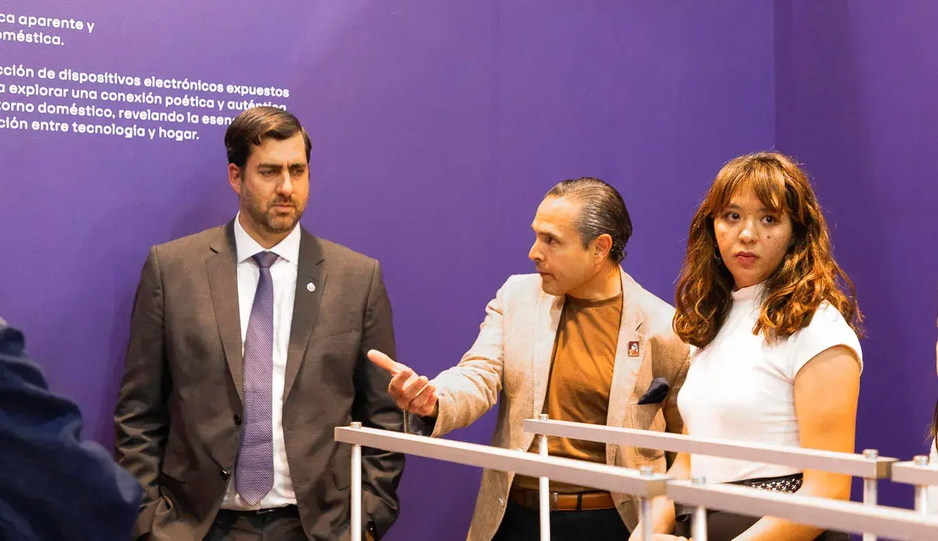 Exposición Puros Circuitos en ZONA MACO