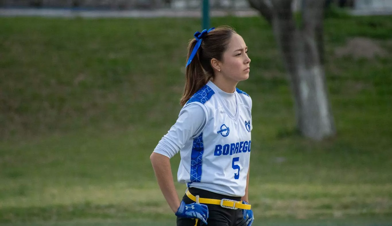 Jugadora de tochito femenil en defensa