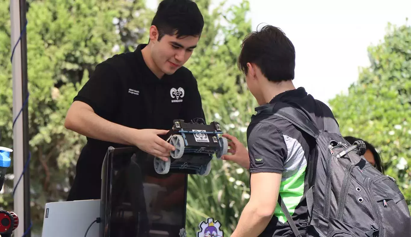 Se dieron cita grupos de robótica hasta arte y cultura.