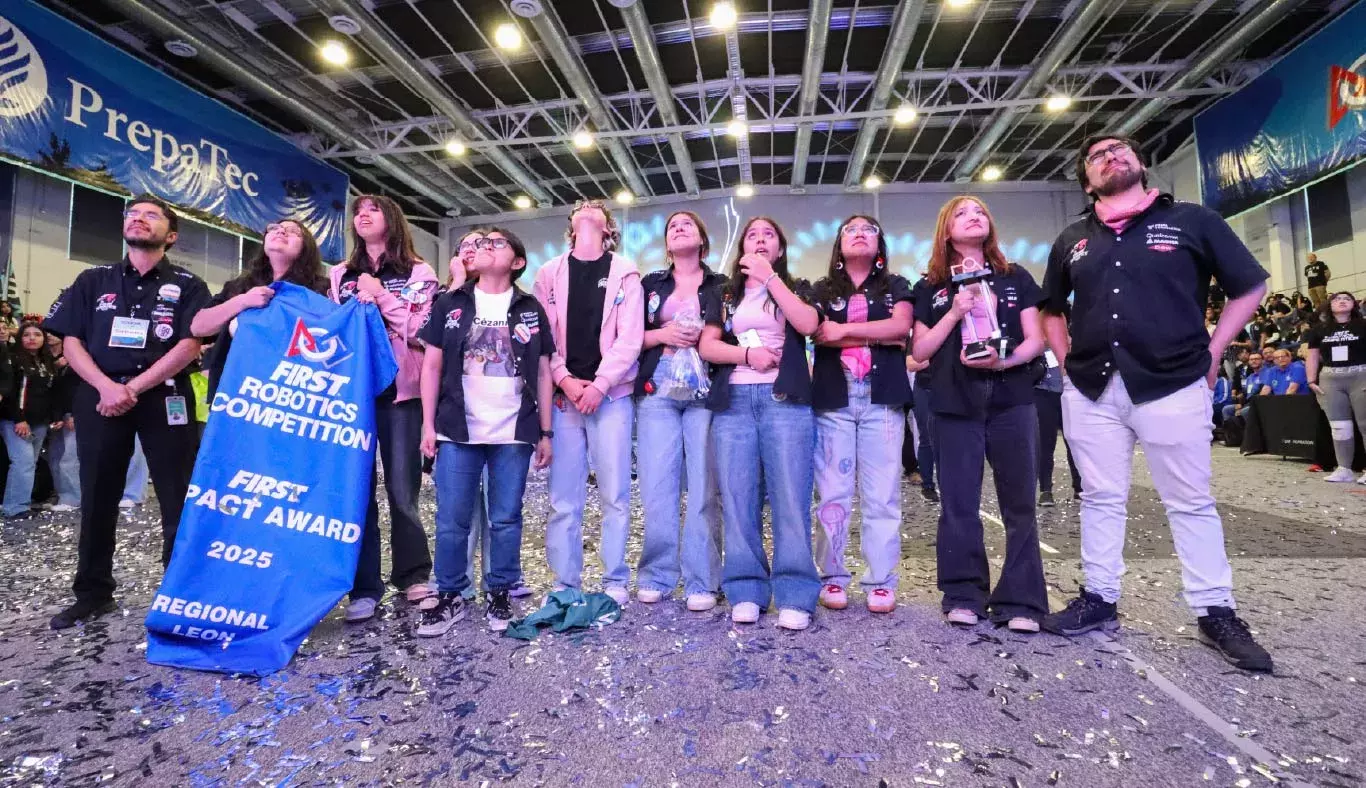 PinkHawks galardonadas por robótica con sentido humano