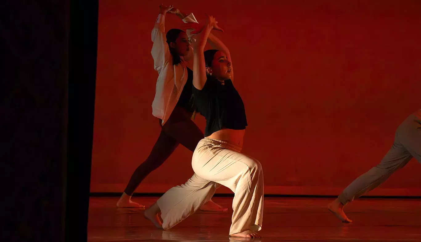 Alumna realiza presentación de danza en el Teatro Isauro Martínez