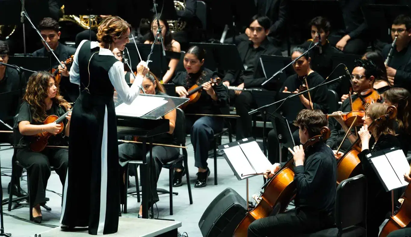 Alondra de la Parra, Tec de Monterrey.