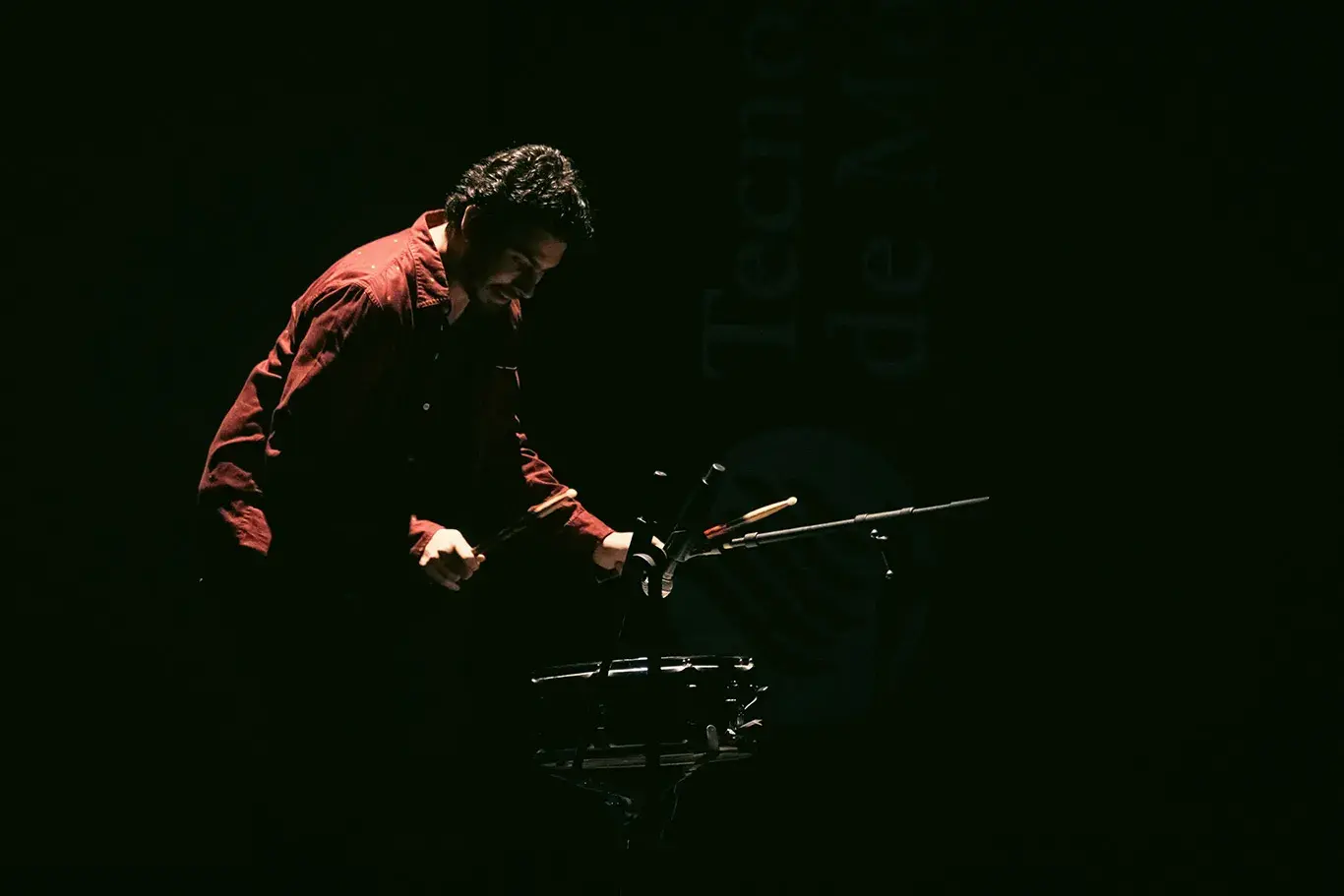 Alumno actuando en la final de Tec Talent