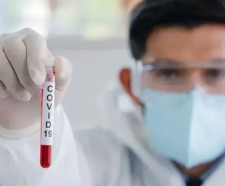 La enfermedad fue denominada como COVID-19 por la OMS.