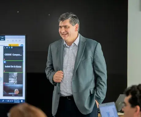 Rector del Tec de Monterrey David Garza 