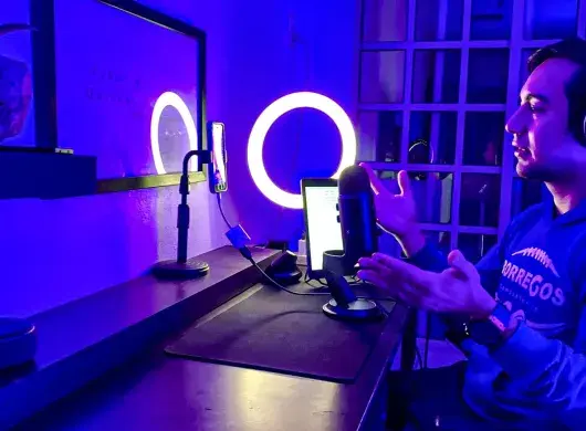 Alex Granados grabando sus vídeos