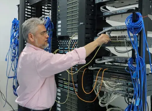 Profesor lidera laboratorio inclusivo enfocado a redes computacionales