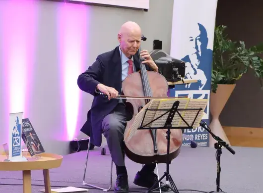 Narra Carlos Prieto historia de su violonchelo ¡de 300 años!
