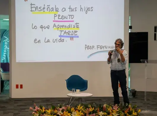 Sergio Fajardo, Faculty of Excellence del Tec de Monterrey, expone los pilares del liderazgo