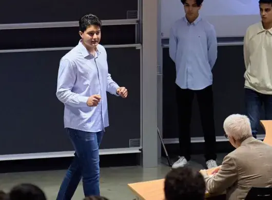 Jacobo Palafox, estudiante de PrepaTec CEM, obtuvo el primer lugar de la competencia final de pitch de la Esade, en Barcelona, con su emprendimiento.