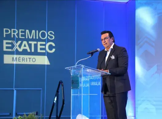 Premio Mérito EXATEC 2025 para Raúl Revuelta, del Tec Guadalajara.