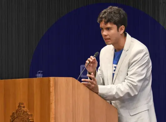 Cristopher dando su discurso al ganar en Chile