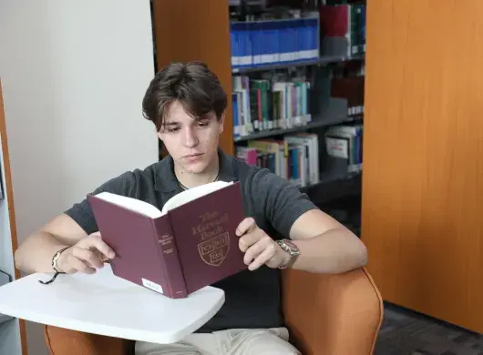 Una de las aficiones de Javier es la lectura