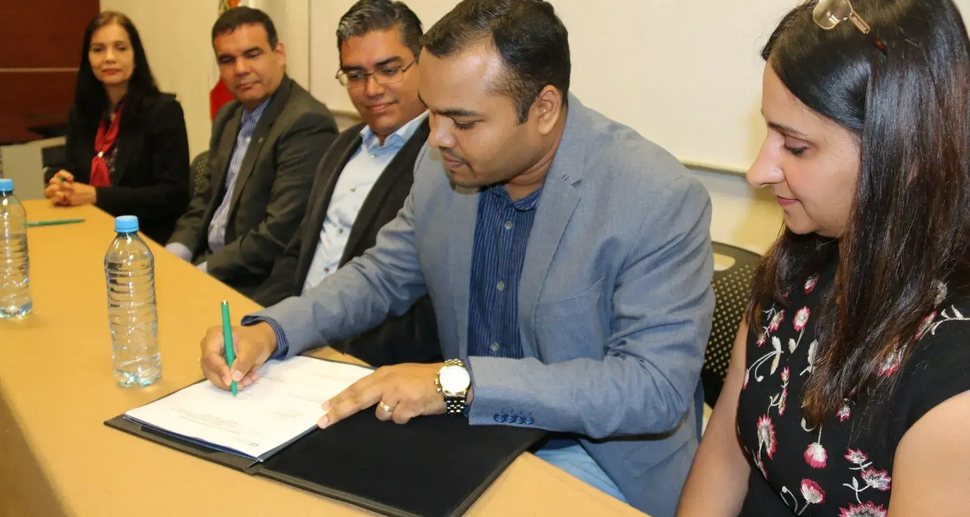 Firma de convenio Tata y Tec de Monterrey