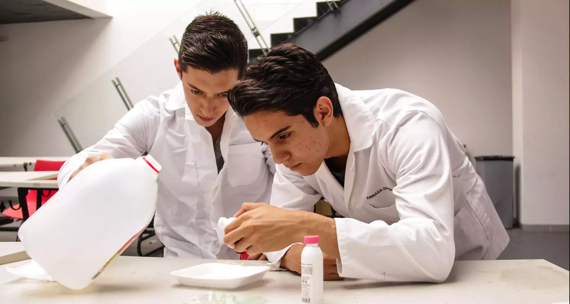 Alumnos crean bioplástico a base de tapioca