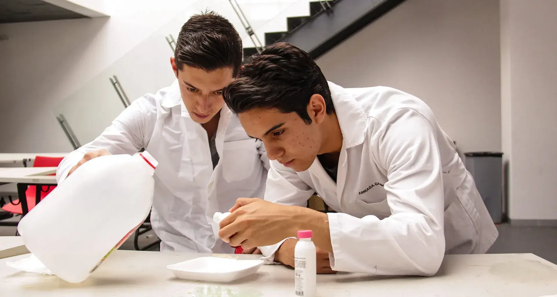 Alumnos crean bioplástico a base de tapioca