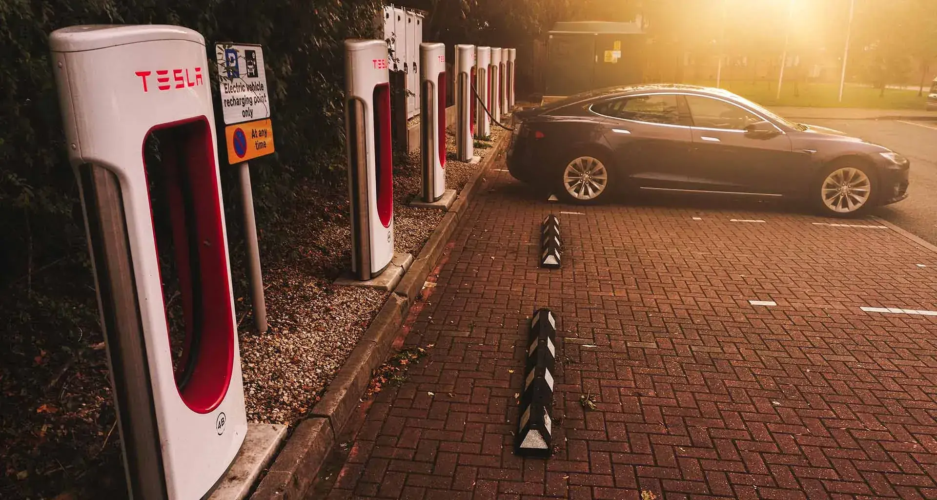 Cargador Eléctrico de Tesla