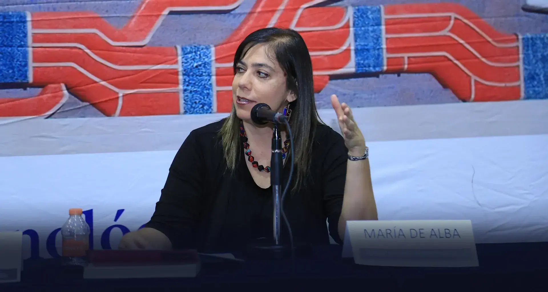 Reconocen su creación literaria