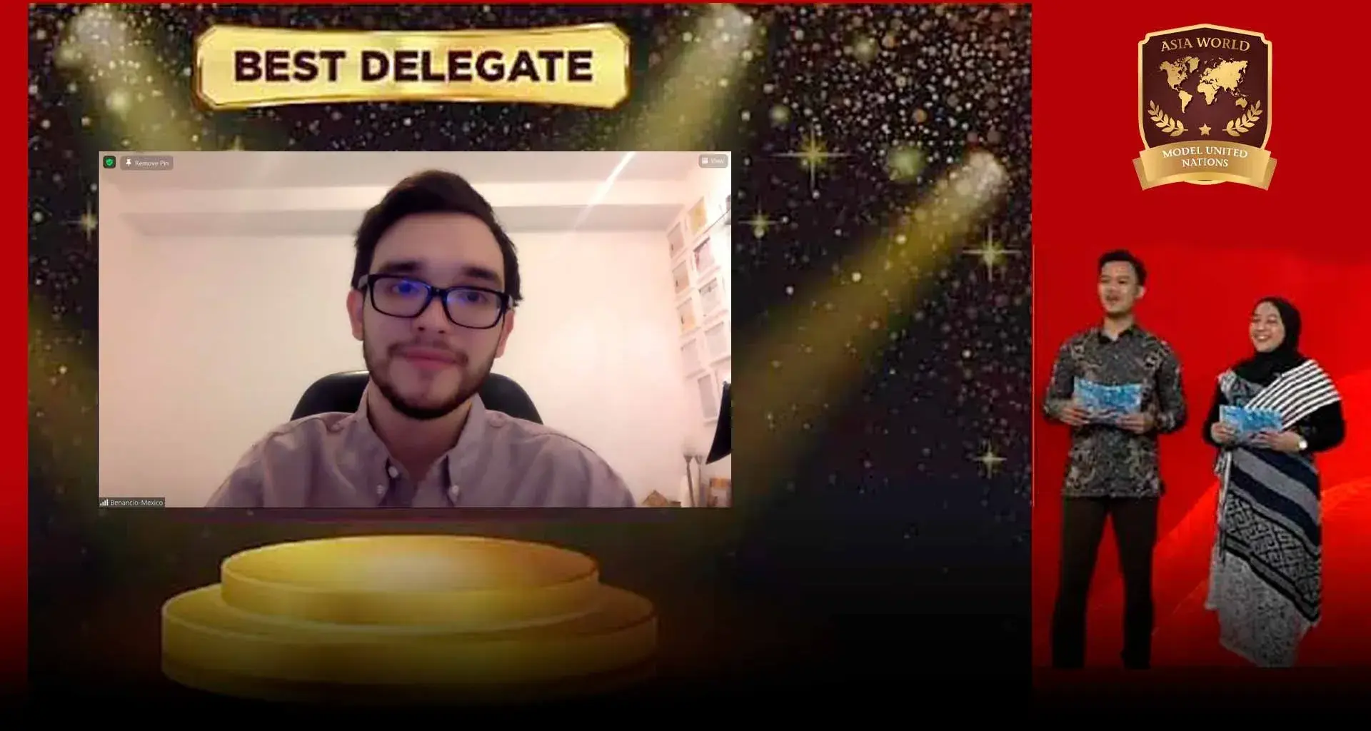 Gana mexicano concurso mundial de debate y obtiene máxima distinción 
