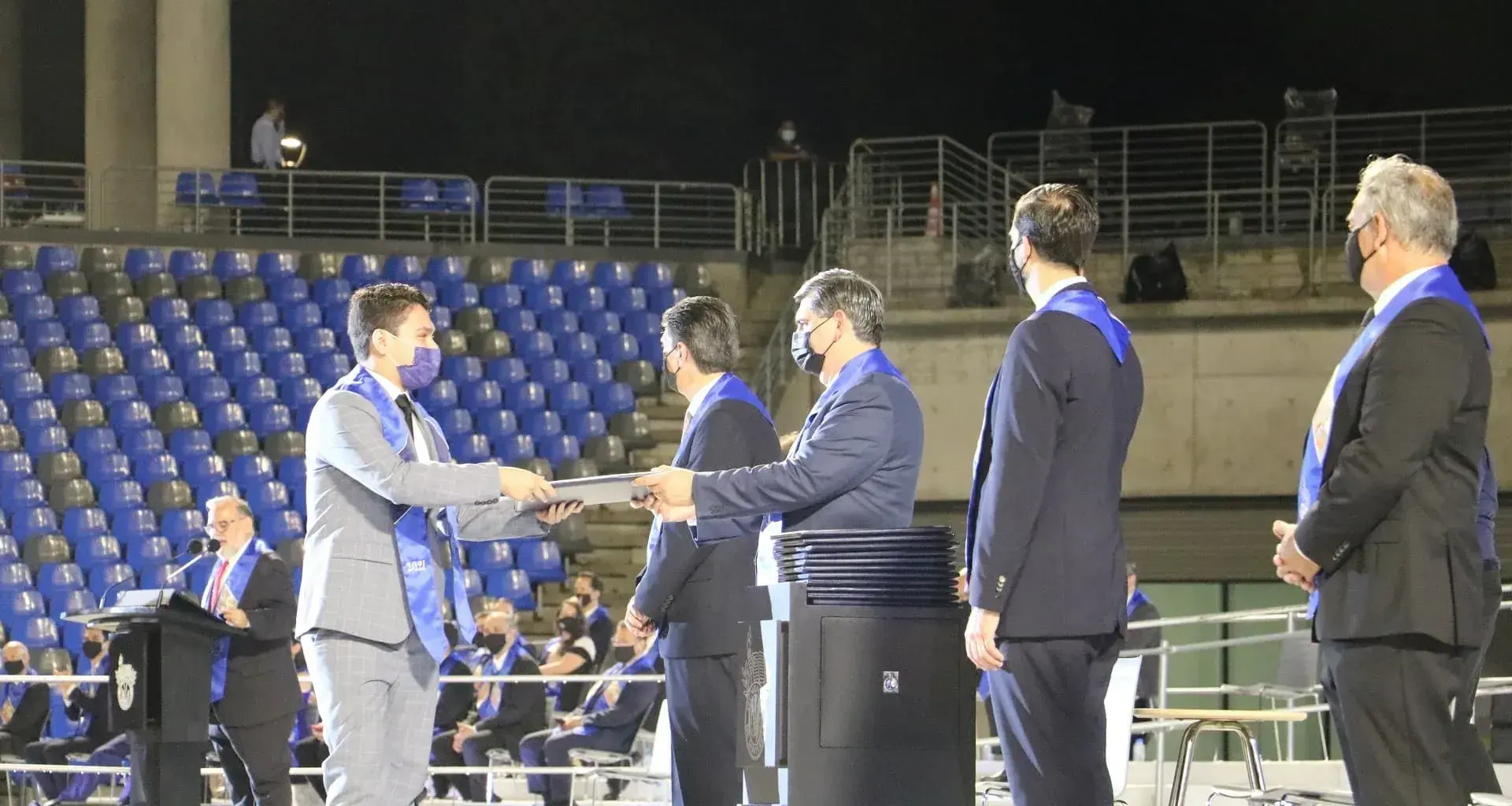 Cumplen sueño de graduación presencial en campus Monterrey