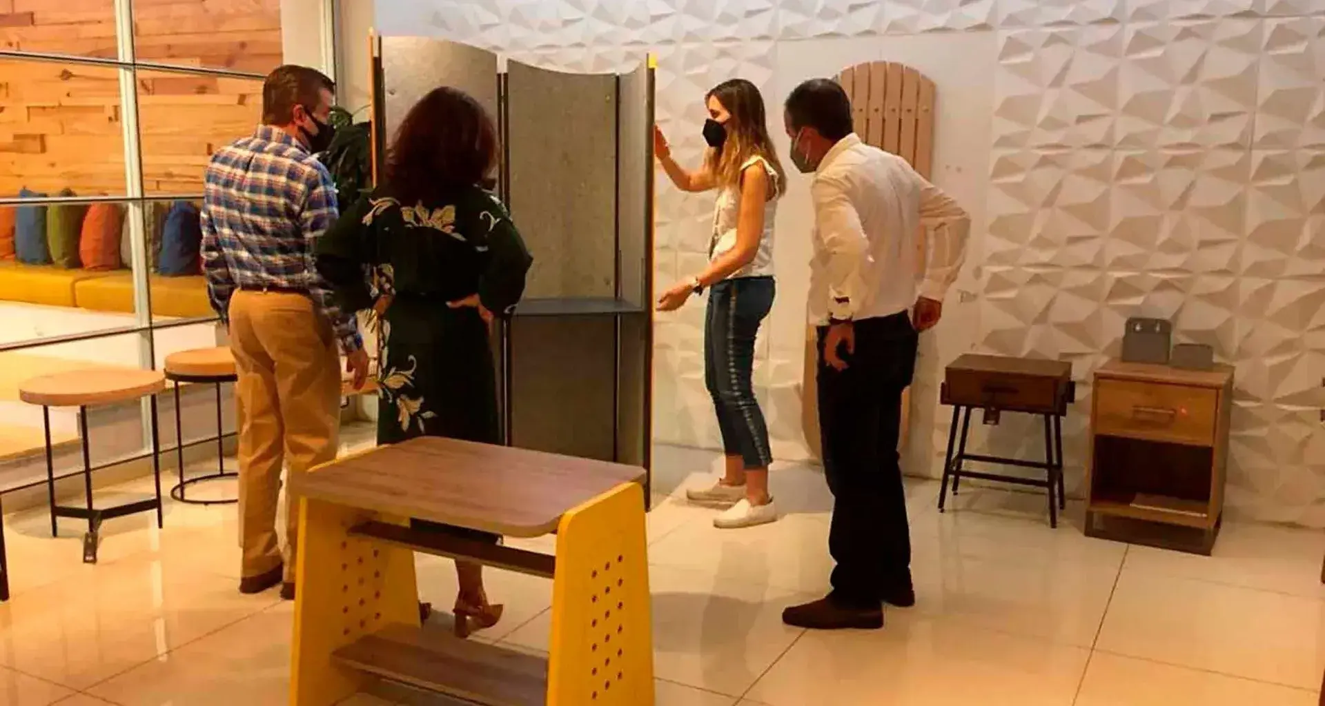 Alumnos del Tec Guadalajara crearon y expondrán en nueva york muebles para el home office.