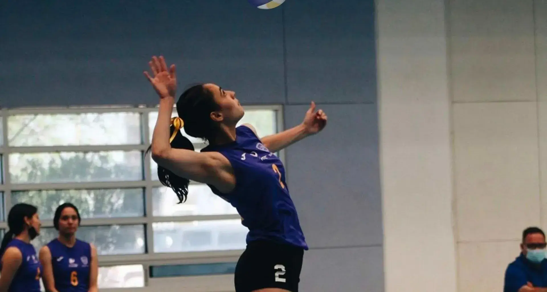 Andrea Ponce en juegos nacionales de voleibol
