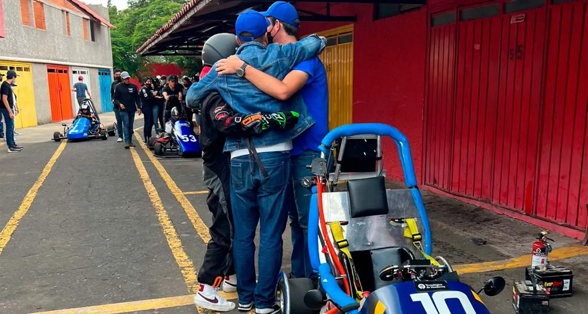 Estudiantes Tec ganan 1er lugar con coche diseñado desde cero