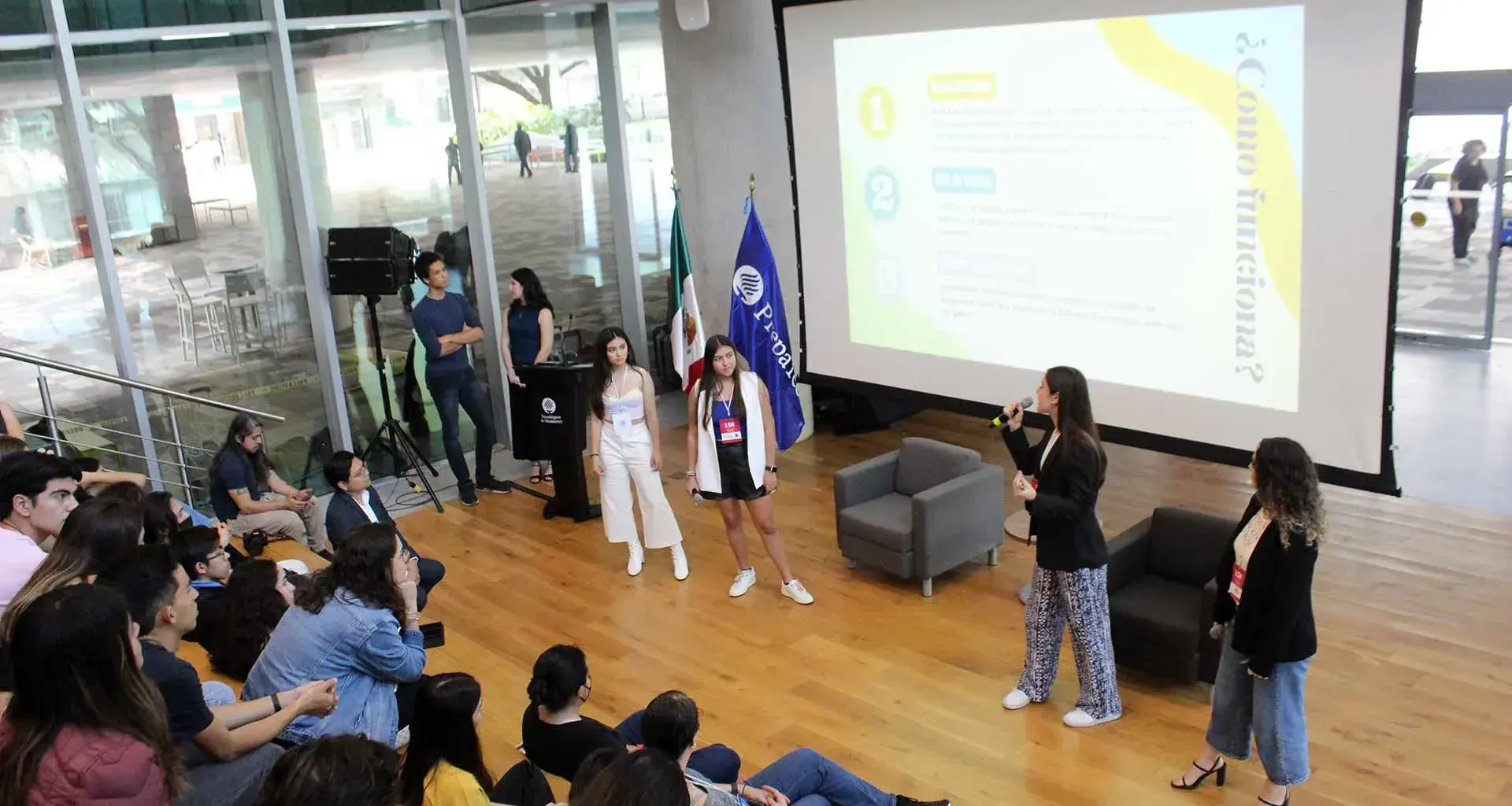 Eleva, grupo de PrepaTec Santa Anita que busca impusar la experiencia laboral en jóvenes a través de una aplicación. 