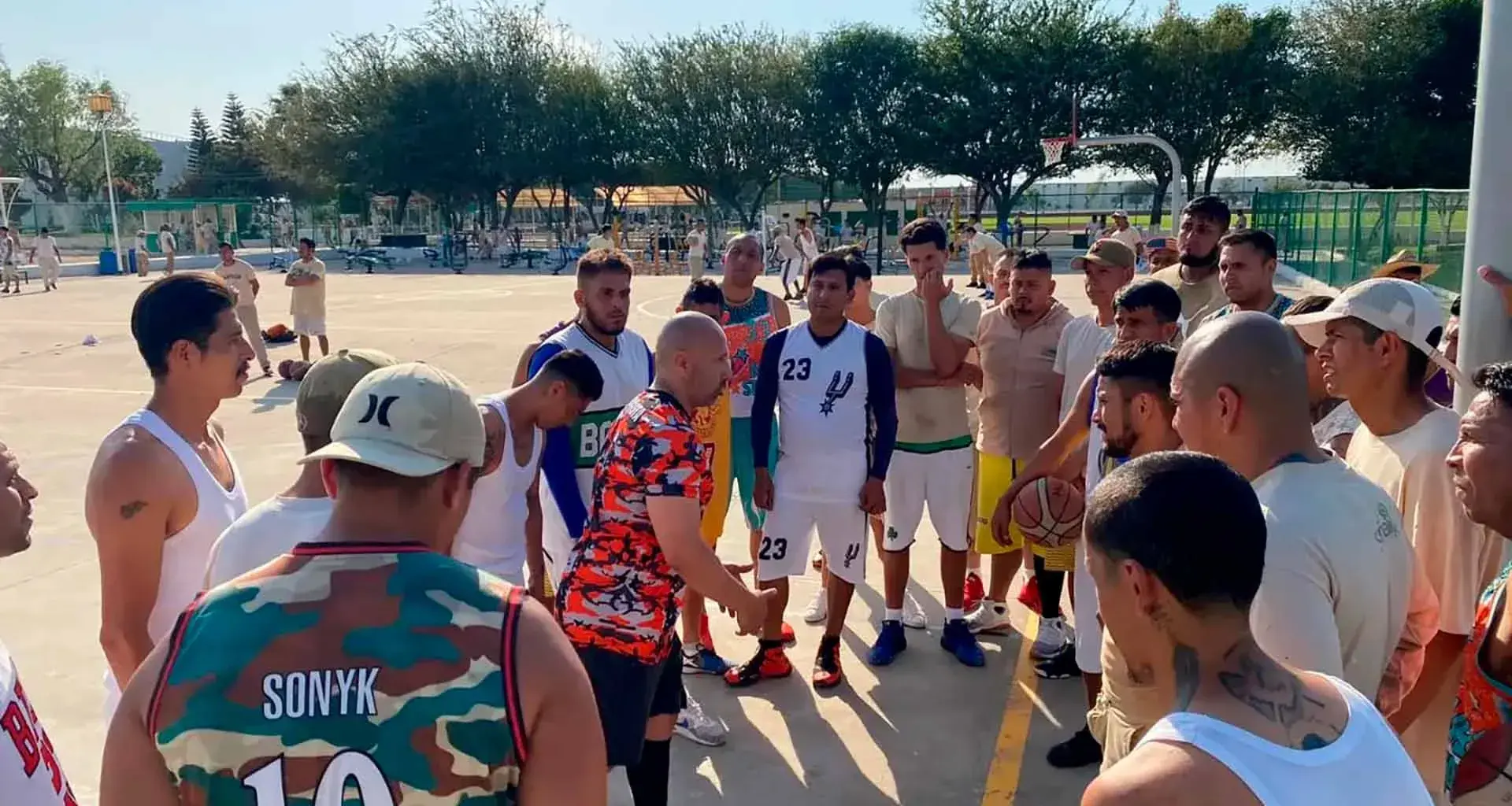 Labor social en penal de Puente Grande, realizado por entrenadores deportivos de PrepaTec Santa Anita. 