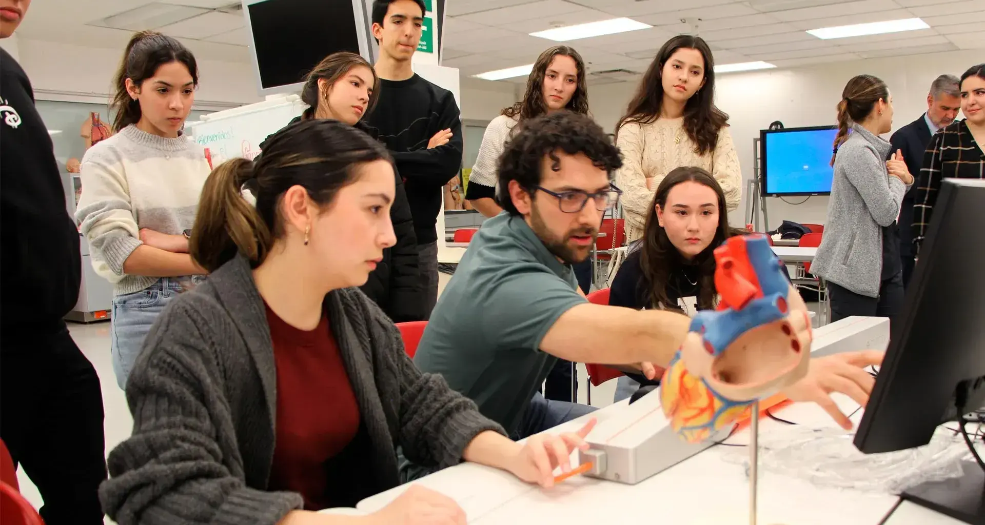 Alumnos de PrepaTec participaron en actividades de simulación de procedimientos cardiovasculares.