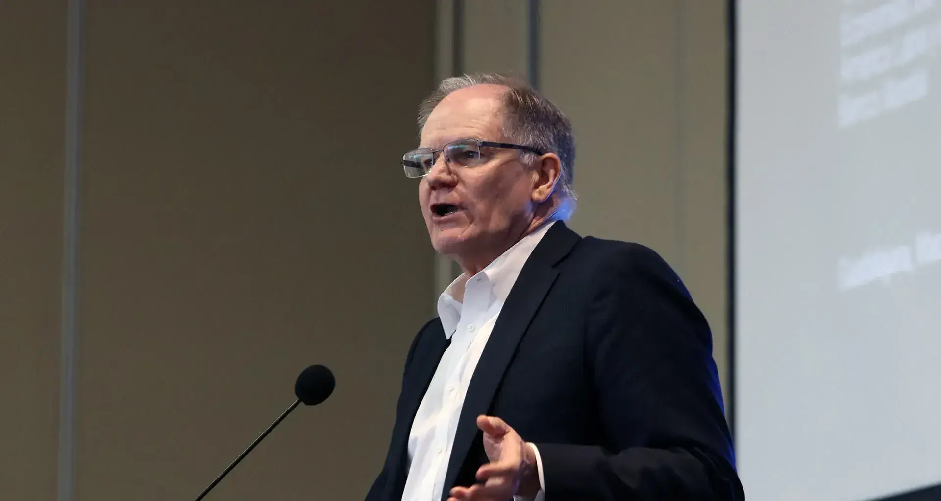 Retos económicos de latinoamérica, según especialista del banco mundial.