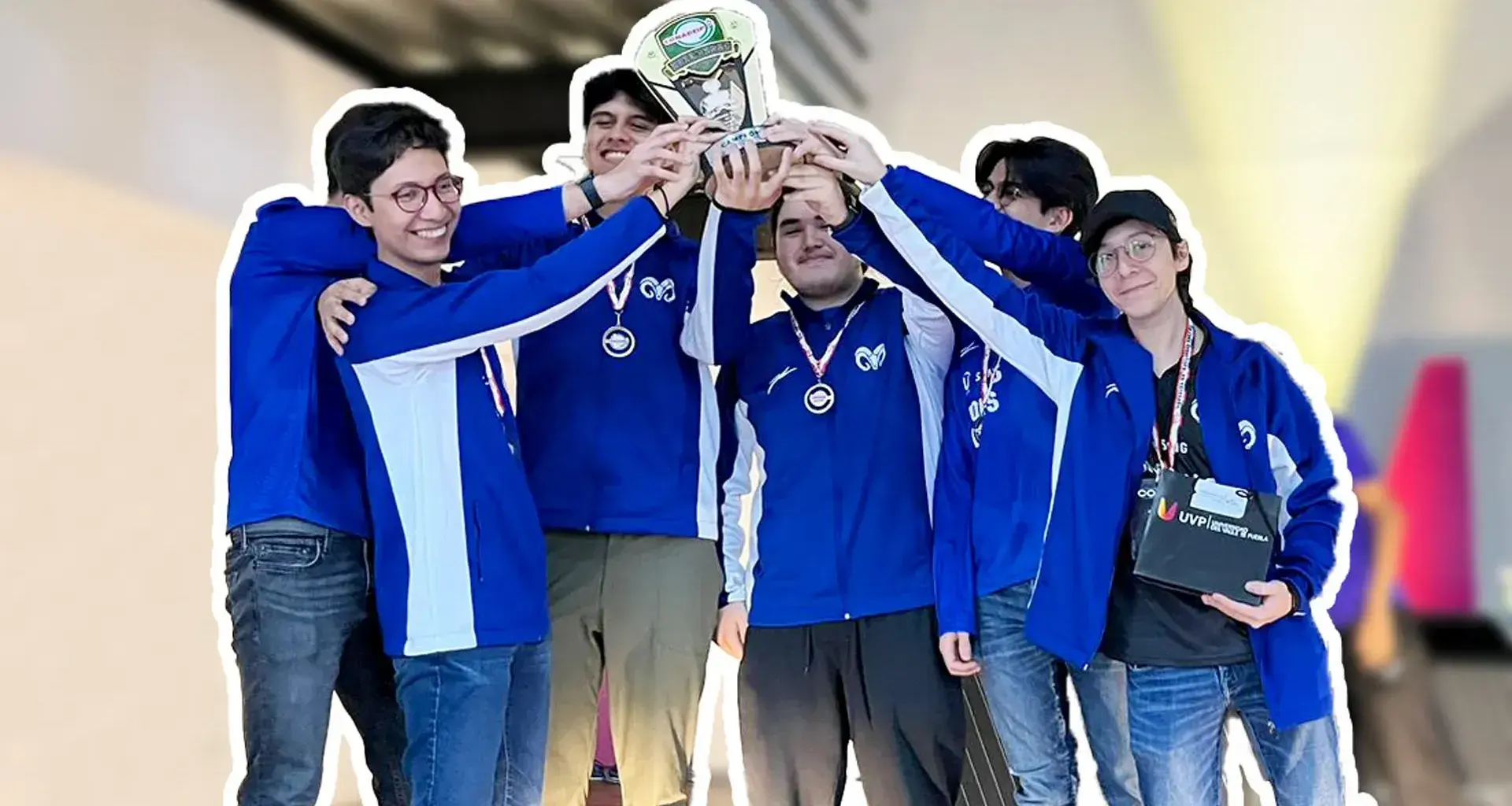 Equipo de campus Monterrey de esports levanta la copa nacional de CONADEIP 2024 en la categoría League of Legends.