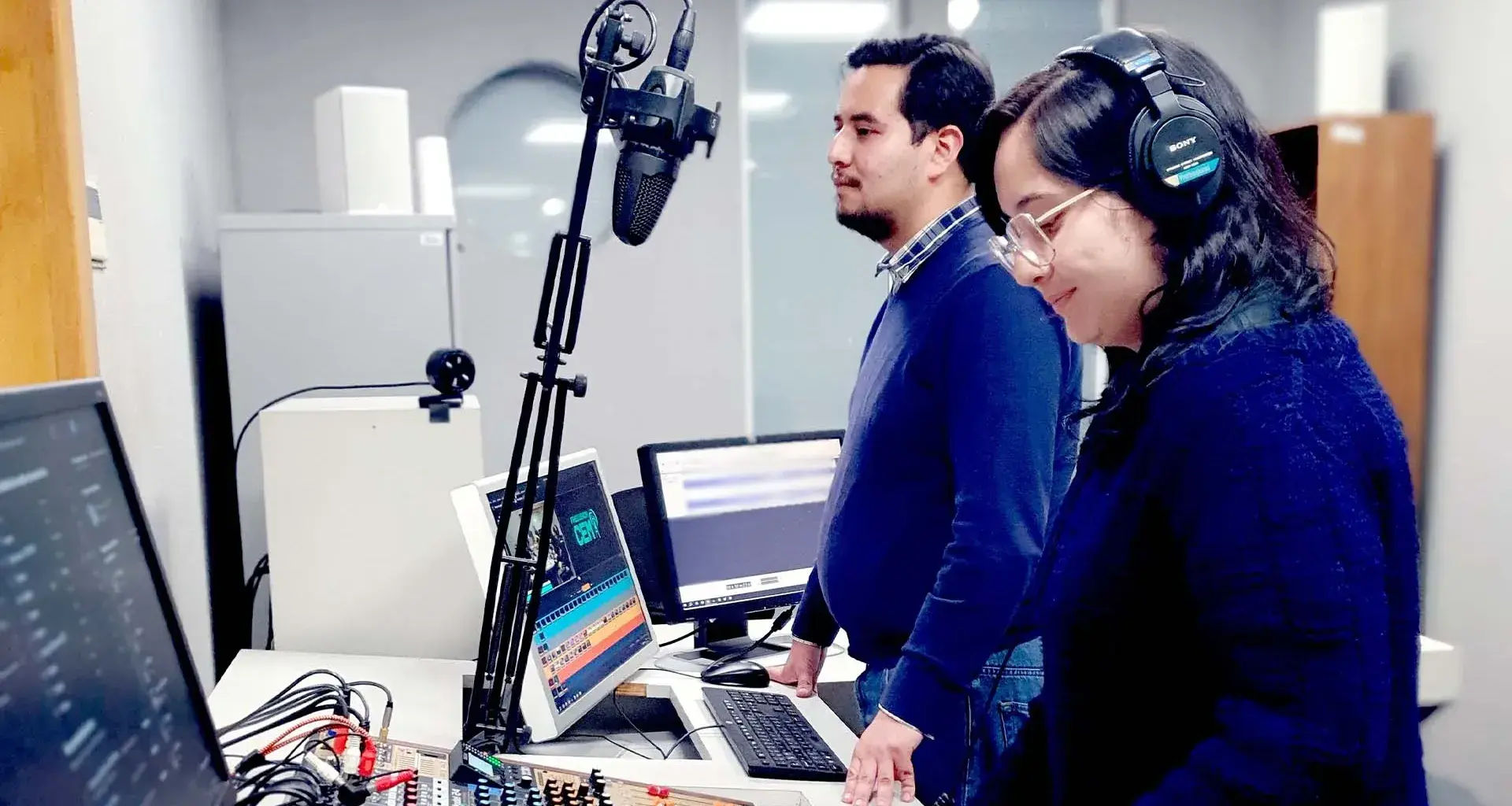 Frecuencia CEM, la estación de radio del Tec campus Estado de México, única estación de radio universitaria en México en participar en el maratón global de radio universitaria 2024.