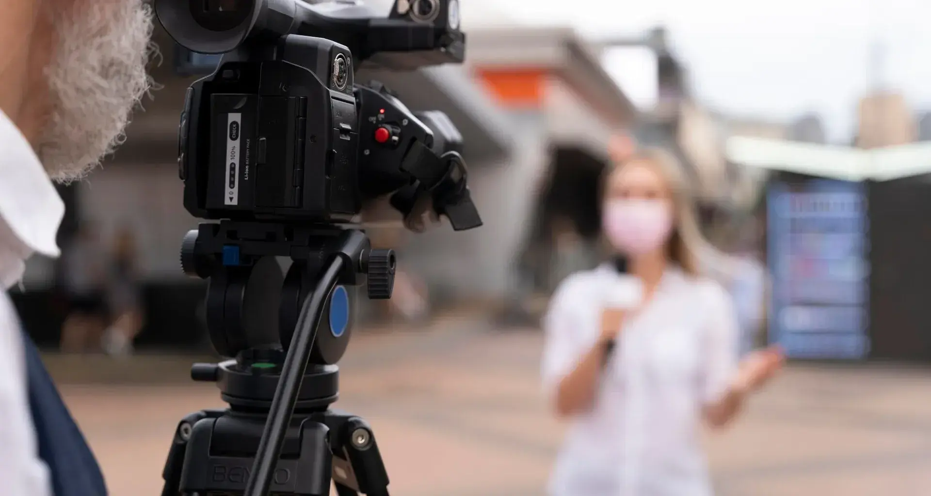 Erika Mayo recibió la medalla Jacobo Zabludovsky por producir un reportaje para TV Azteca