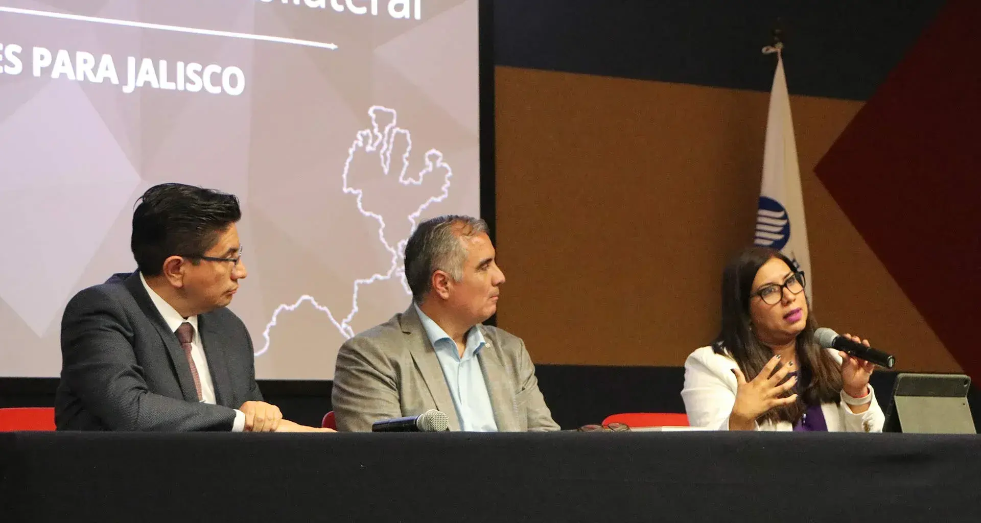 Panel de análisis sobre aranceles organizado por el Tec Guadalajara.  
