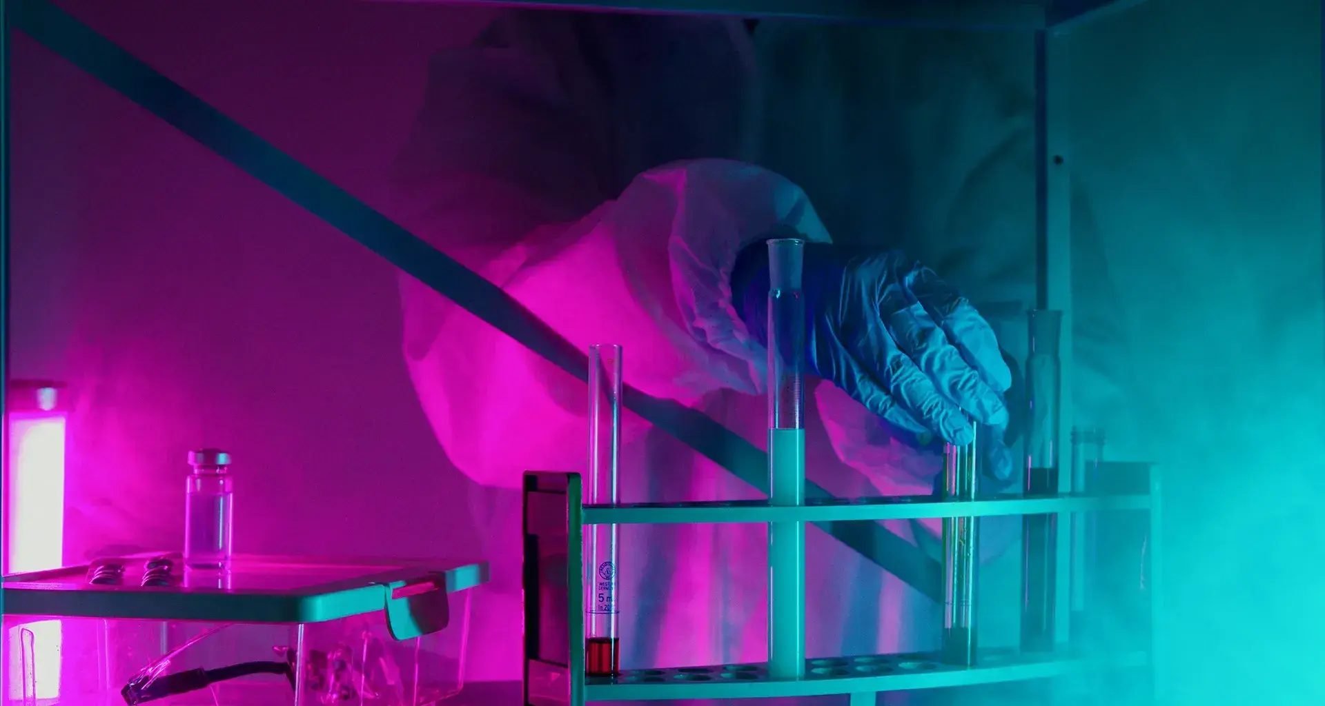 Catedra Alfonso Reyes del Tec hace divulgación de ciencia con gala de MicroCosmos